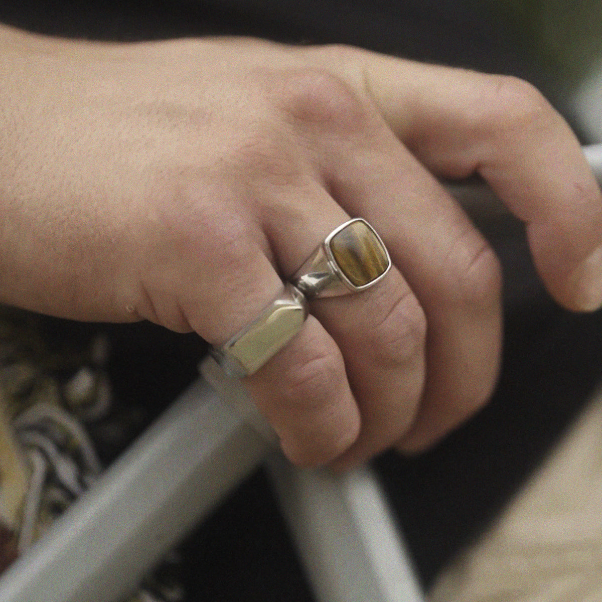 BROWN OUTLIER SIGNET RING