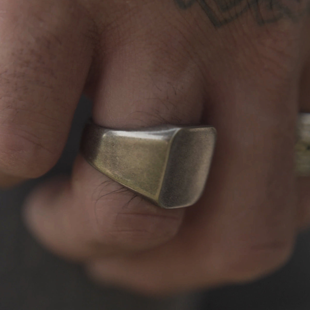 MONOLITH RING